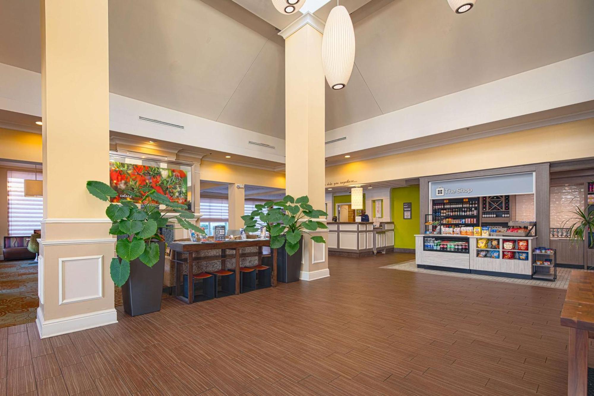 Hilton Garden Inn Newport News Exterior foto