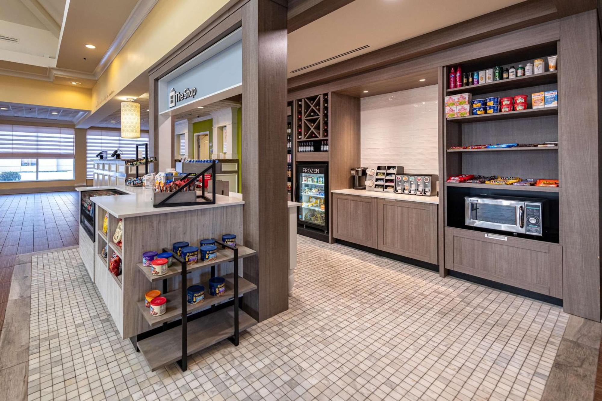 Hilton Garden Inn Newport News Exterior foto